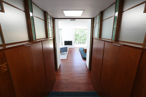092A Master Bedroom Entrance 0172