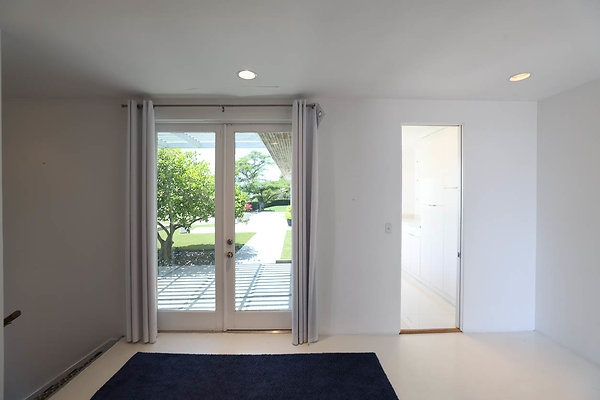 092A Bedroom Hallway 0255