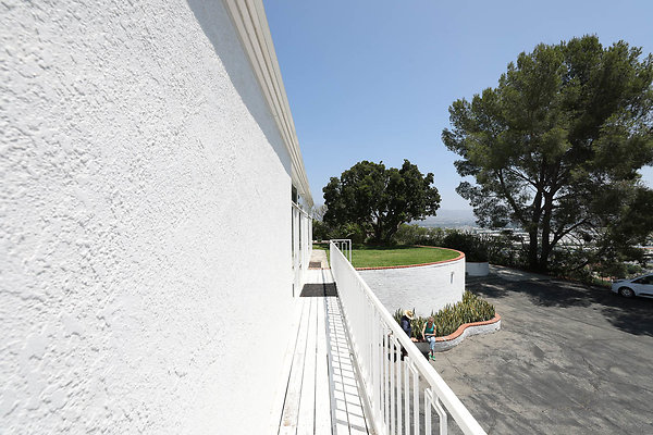 092A Front Balcony 0034