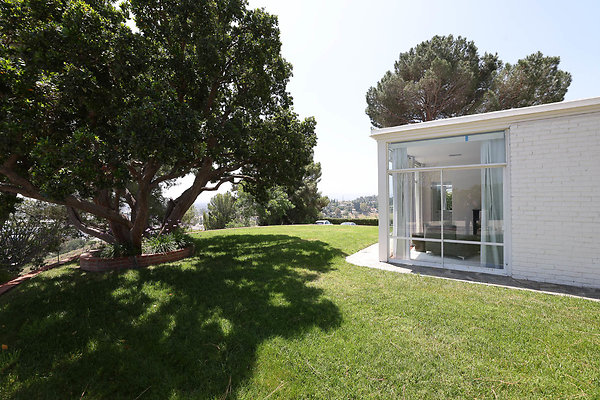 092A Front Lawn 0028