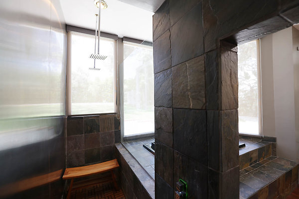 092A Master Bedroom Bathroom 0179