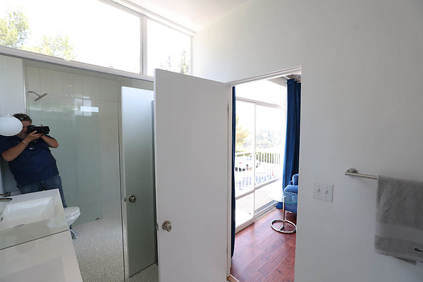 092A Bedroom2 Bathroom 0270