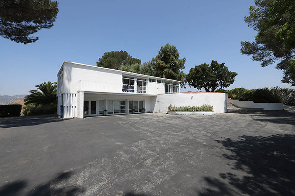 092A Motorcourt 0001