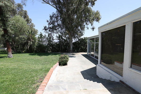 092A Rear Walkway 0043