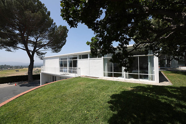 092A Front Lawn 0030