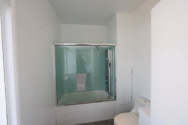 092A Bedroom1 Bathroom 0263