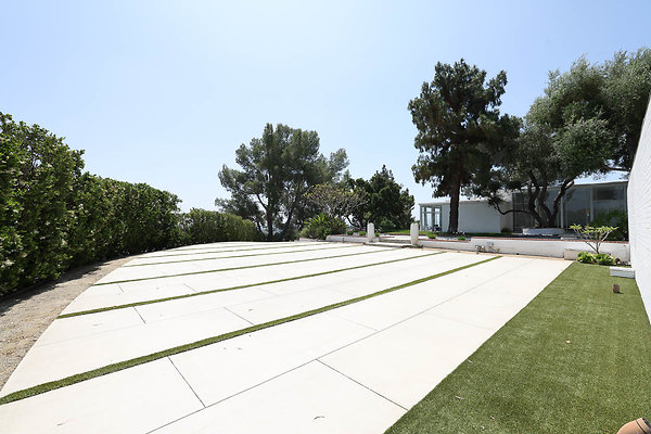 092A Front Patio RS 0016