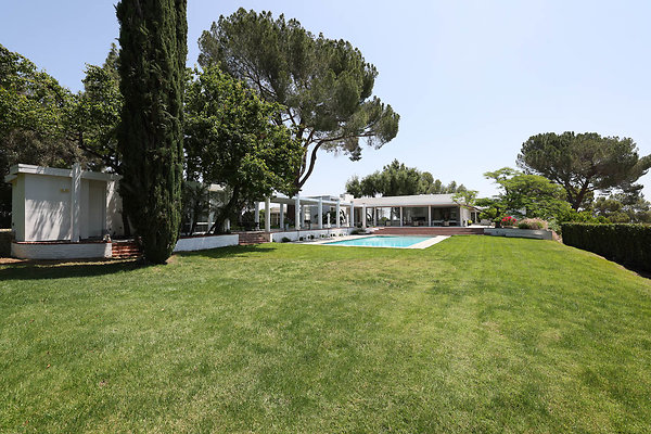092A Pool Yard 0091