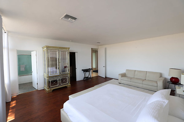 092A Bedroom1 0259