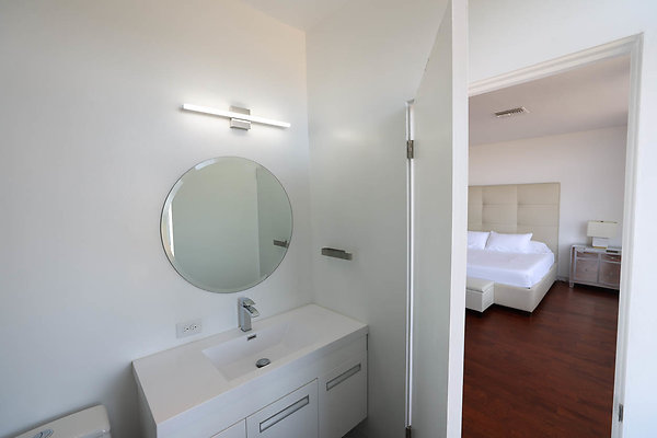 092A Bedroom1 Bathroom 0264