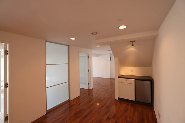 092A Office Hallway 0150