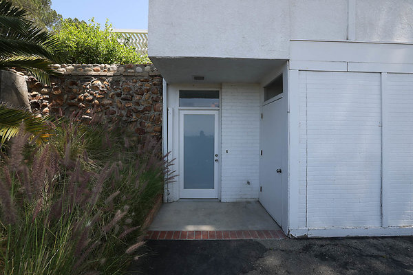 092A LS Stairway Door 0005