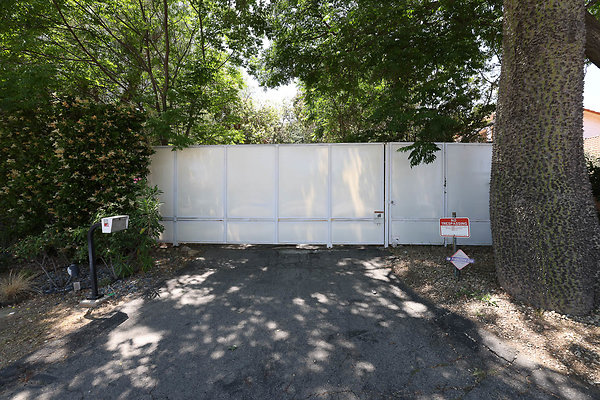 092A Front Gate 0302