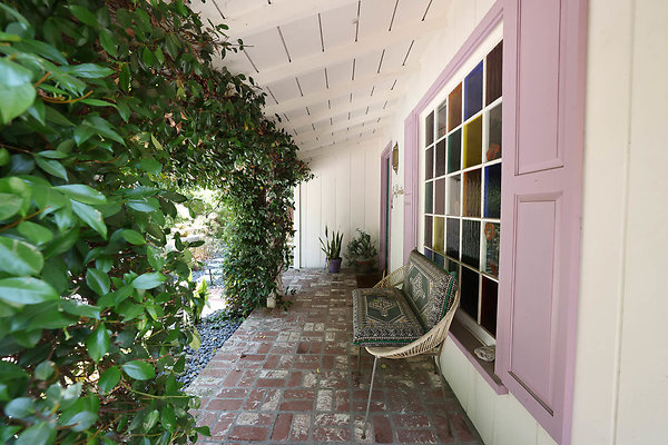 010B Front Porch 0115
