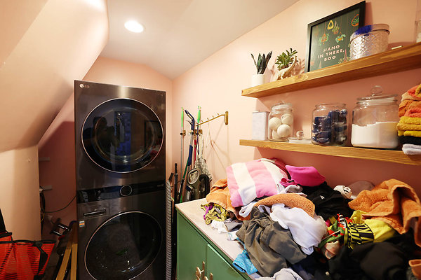010B Laundry Room 0051