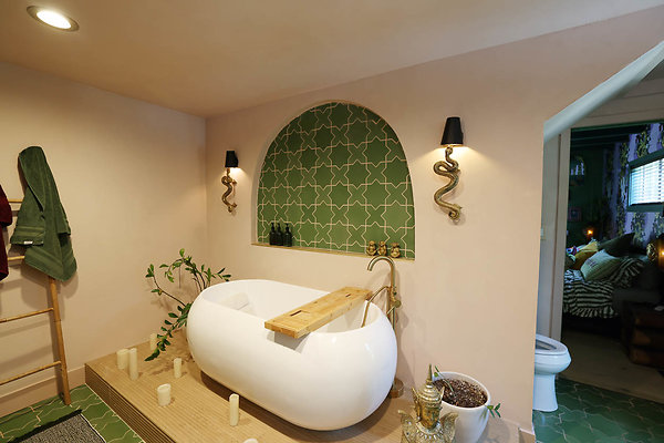 010B Master Bathroom 0059