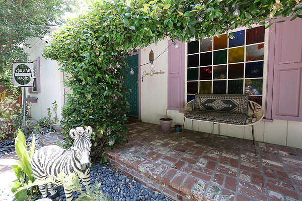 010B Front Porch 0118