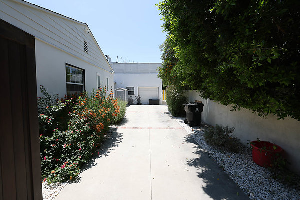 010B Driveway 0109