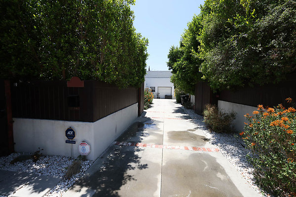 010B Driveway 0126