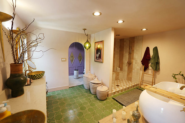 010B Master Bathroom 0058