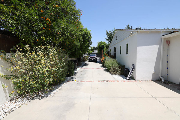 010B Driveway 0111