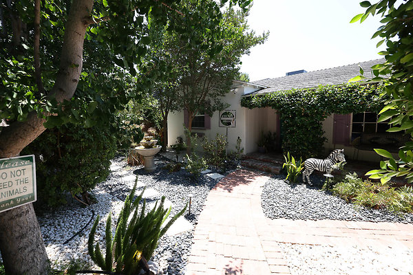 010B Front Ext 0119