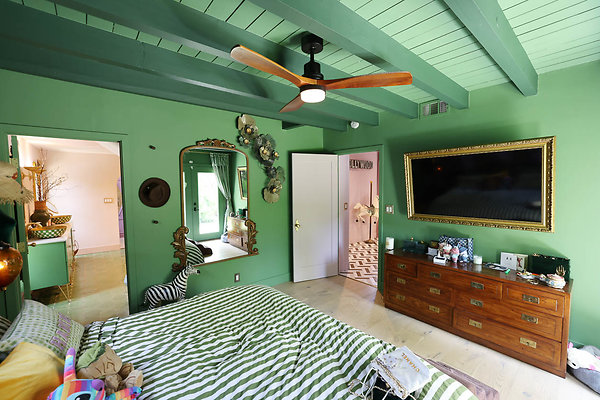 010B Master Bedroom 0056