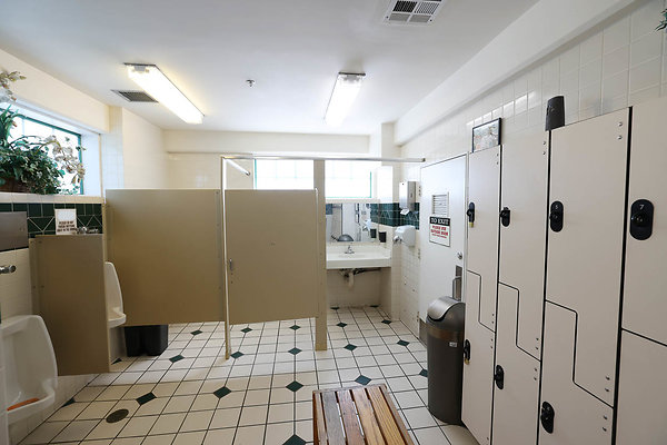 Mens Bathroom 0055