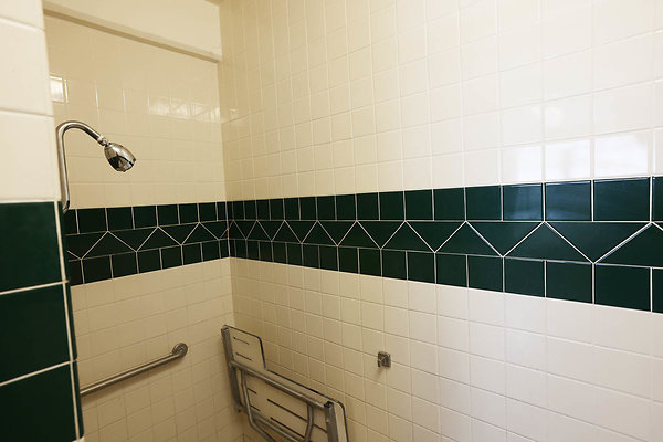 Mens Bathroom 0054
