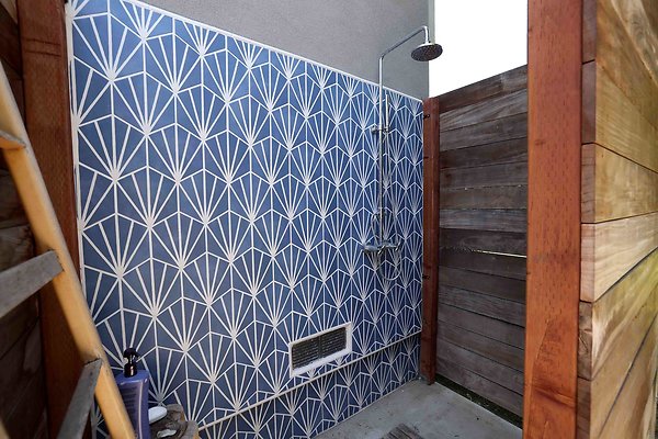 166B Backyard Shower 0078