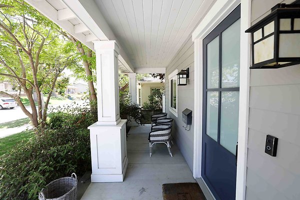 166B Front Porch 0130