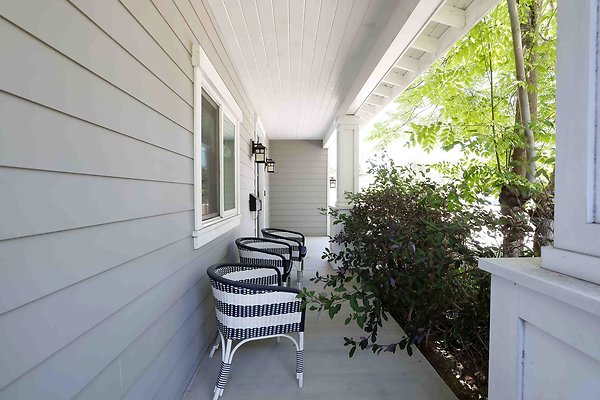 166B Front Porch 0133