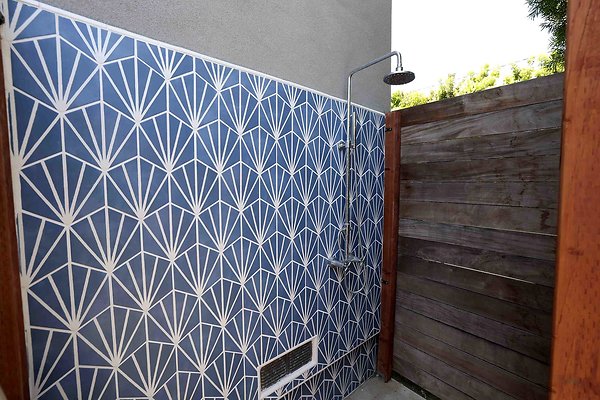 166B Backyard Shower 0077