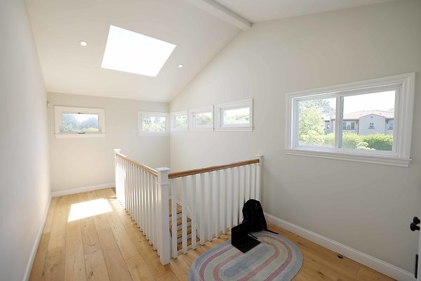 166B 2nd Floor Landing 0086