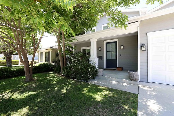 166B Front Door wide 0127