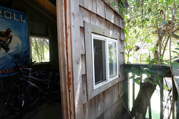 166B Backyard Tree House 0071