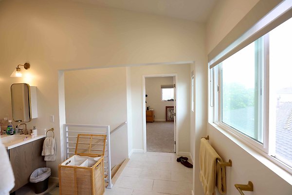 335A Master Bathroom 0097