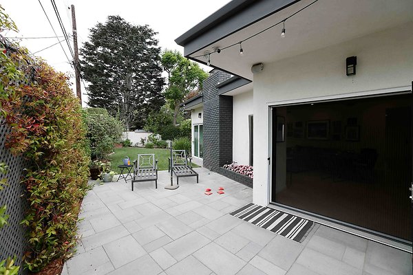 335A Backyard Patio 0084