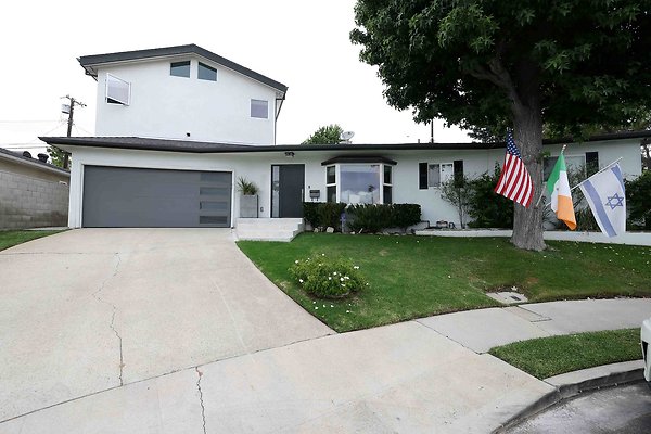335A Front Ext 0121