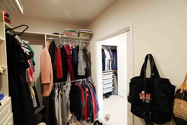 335A Master Bathroom Closet Hers 0102