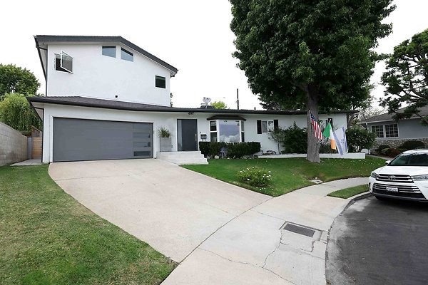 335A Mid Century Modern ish