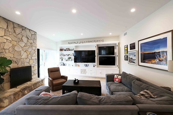 335A Family Room 0037