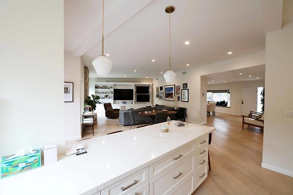 335A Kitchen Counter 0046