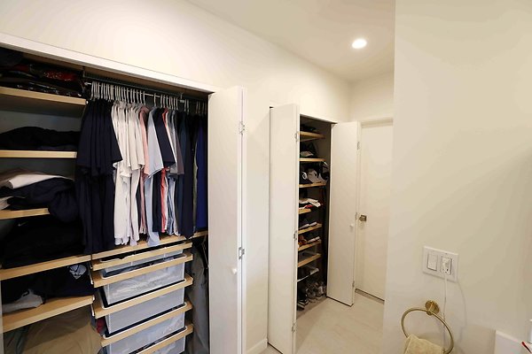 335A Master Bathroom Closet His 0103