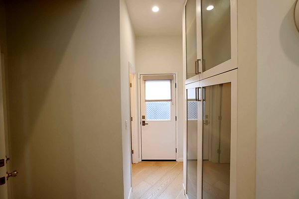 335A Kitchen Hallway 0060