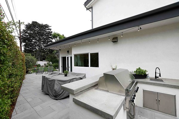 335A Backyard BBQ &amp; Patio 0082