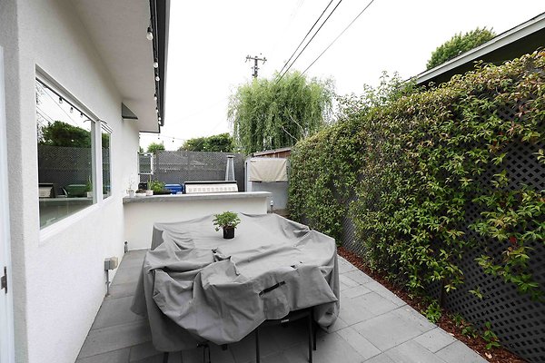 335A Backyard Patio 0074