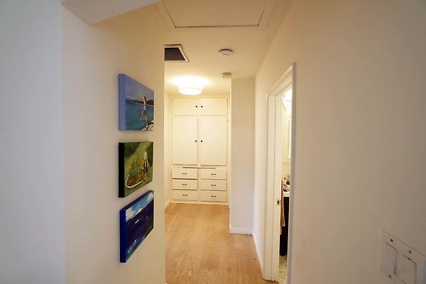 335A Bedroom Hallway 0013