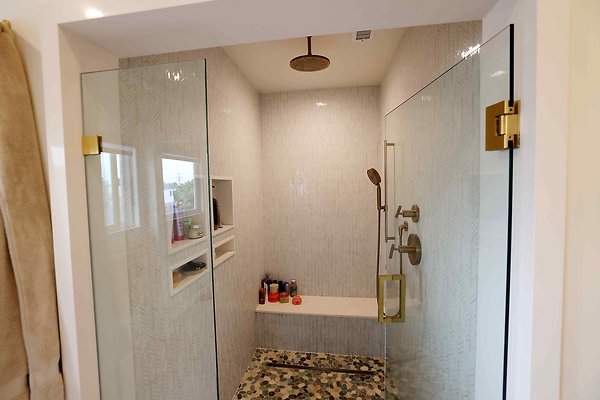 335A Master Bathroom 0096