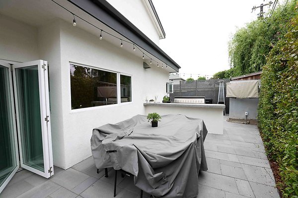 335A Backyard Patio 0075